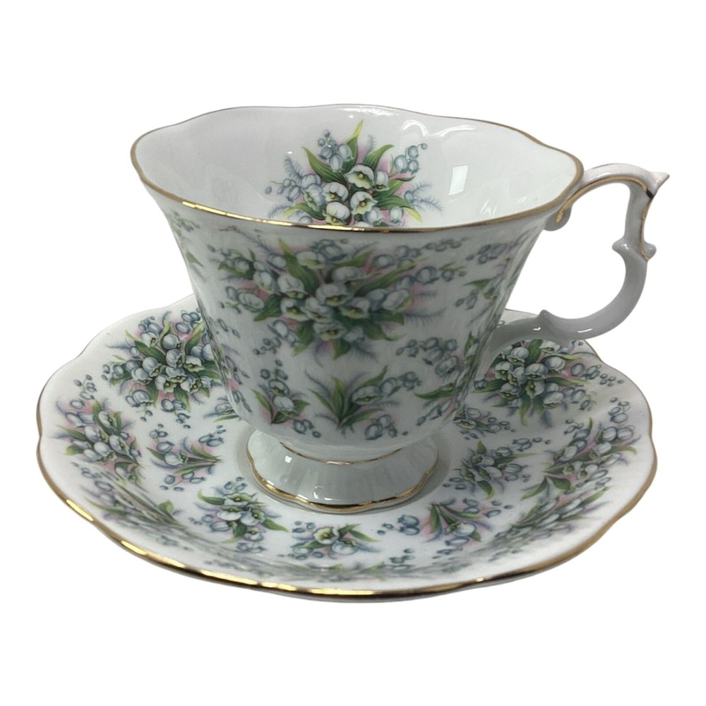 Royal Albert Nell Gwynne Series Lambeth White Floral Tea Cup Saucer. Vintage